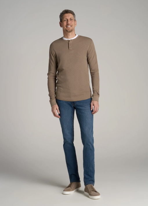 American Tall: CARMAN TAPERED JEANS FOR TALL MEN IN WORN BLUE - Image 2