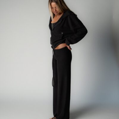 SOFT ZIP IN BLACK